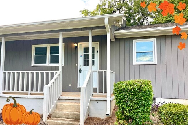 Building Photo - Welcome to this charming 2-bedroom, 1-bath...