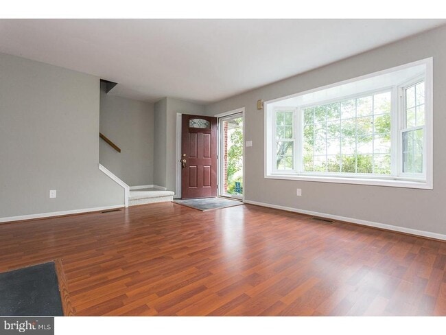 Photo - 1264 Longford Rd