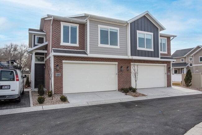 Photo - 602 E Fort Union Blvd