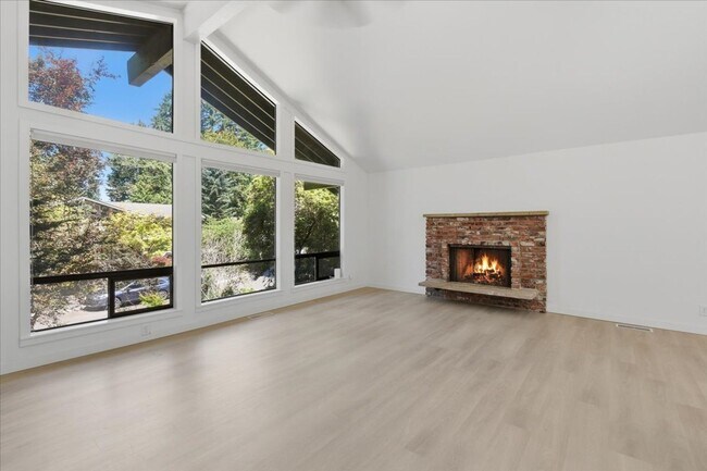Photo - 4bd/2.25ba Kirkland Home