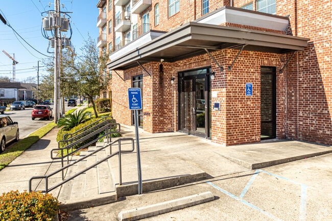 Leasing Office Entrance