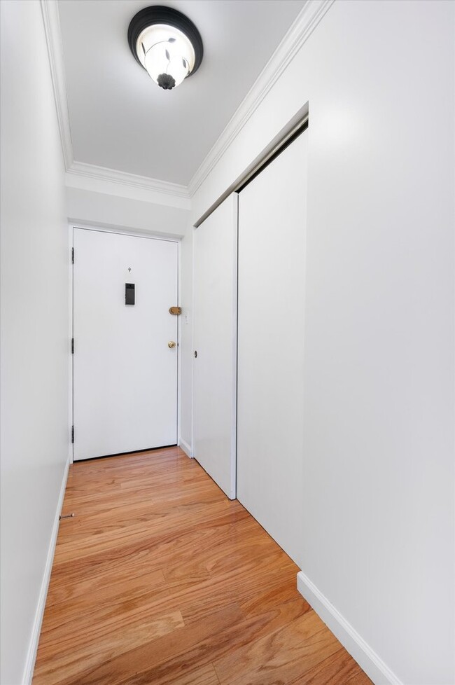 Photo - 100 W Butterfield Rd Unit 101N