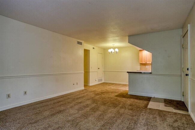 8555 S Fairmount Dr