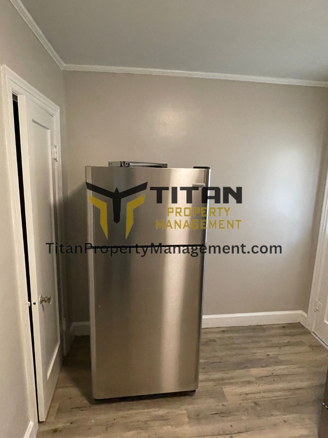 Photo - Charming Downtown Apartment Unit 408 W Sevier St. Apt 2