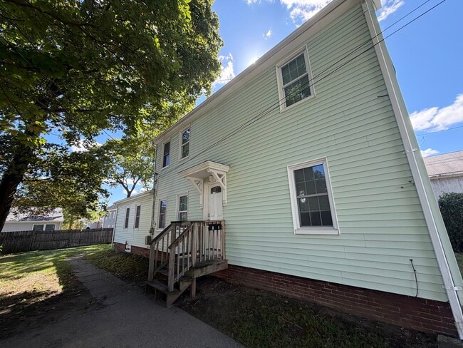 32 Broad St