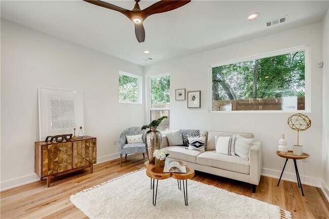 Photo - 1108 Walton Ln