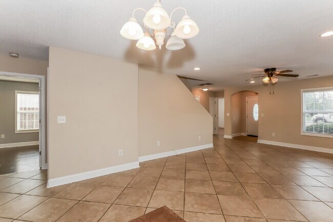 Photo - "Spacious 4-Bed, 3-Bath Haven in Myrtle Beach - Your Perfect Coastal Retreat!"