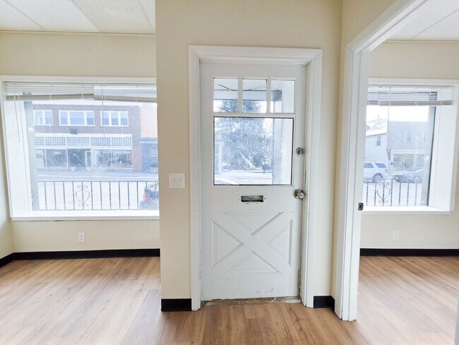 Photo - 135 E Main St Unidad Lower