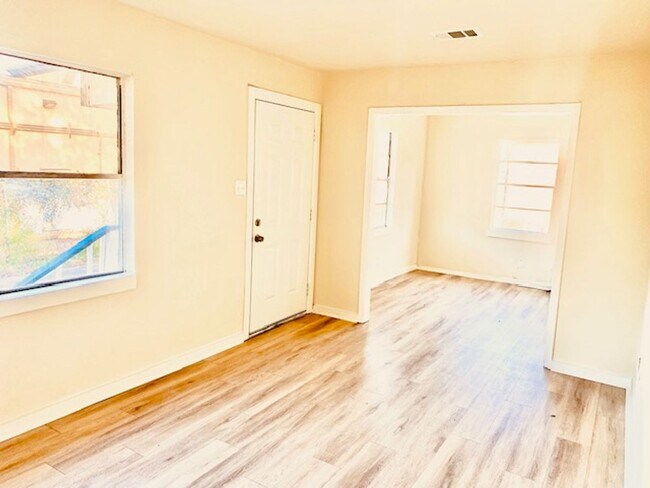 Photo - BEAUTIFUL REMODELED 3 BEDROOM LEASE HOME CLOSE TO DOWNTOWN HOUSTON