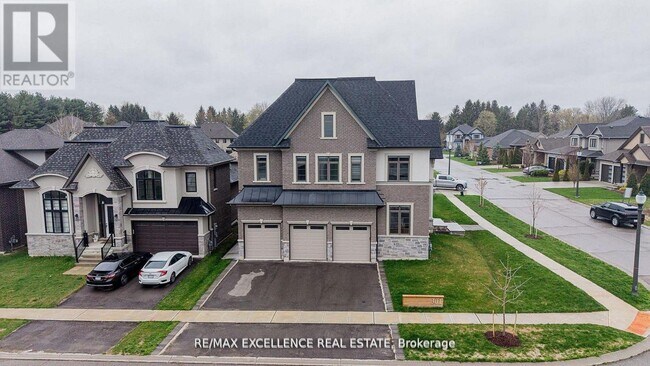 Photo - 301 Somme St