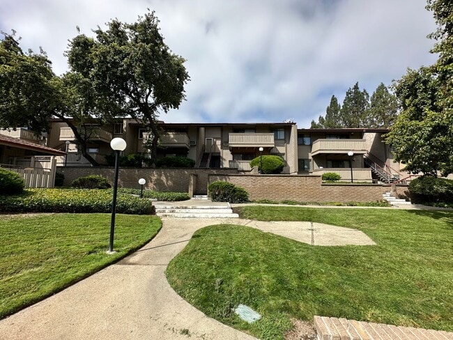 Building Photo - 1 Bed 1 Bath Condo In Walnut Creek Unit 11