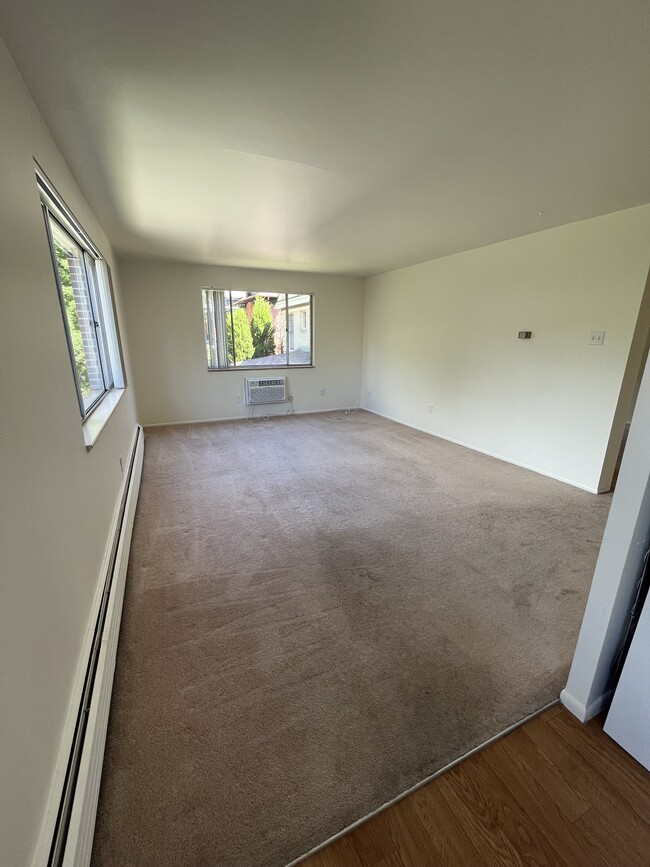 Living Room - 926 N Marion St Unit 2E