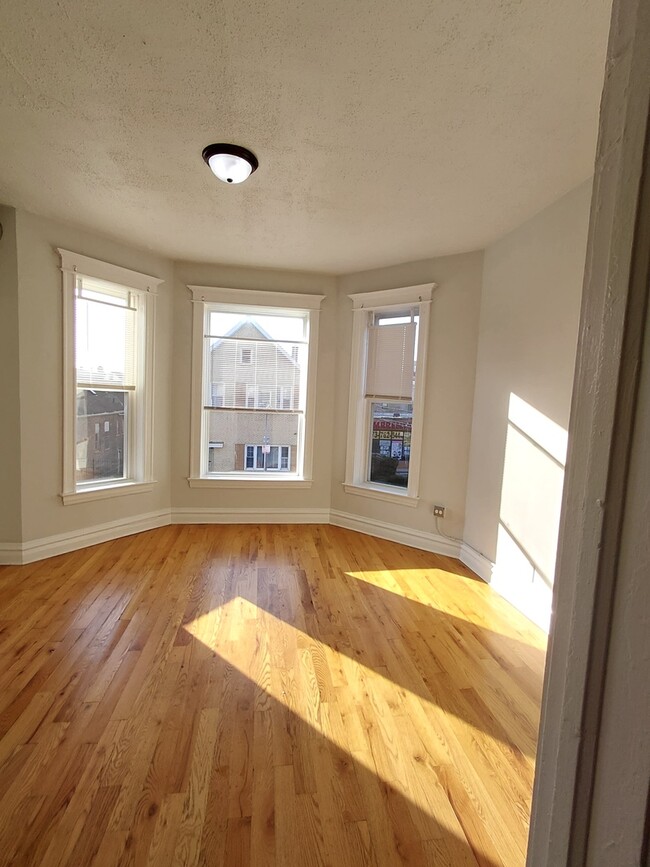 Photo - 2215 S Albany Ave