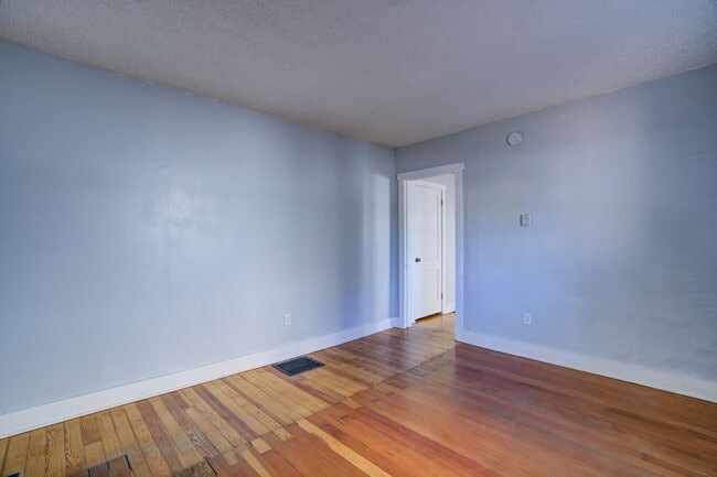 Photo - Turn of the Century Bungalow 1 bed, Downto...