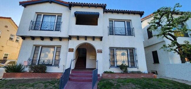 Building Photo - 419 N Stanley Ave Unit 421