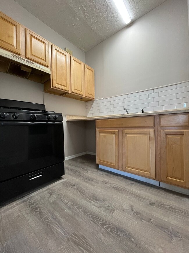 Building Photo - 244 Duncan Ave Unit 3