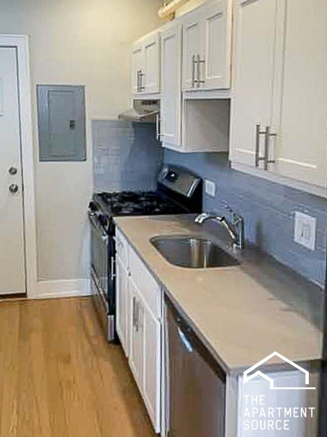 Building Photo - 4861 N Paulina St