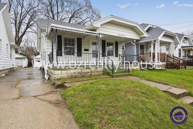 Photo - 2032 Barrows St