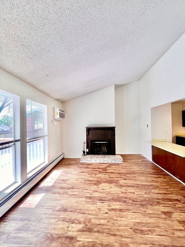 Photo - 1 Bed, 1 Bath Apartment!