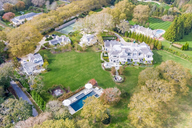 Photo - 90 Wyandanch Ln