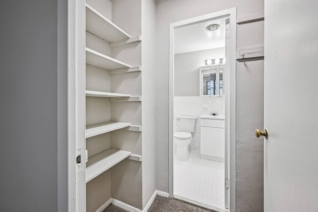 Standard Package: Closet in the Tier 03 Studio