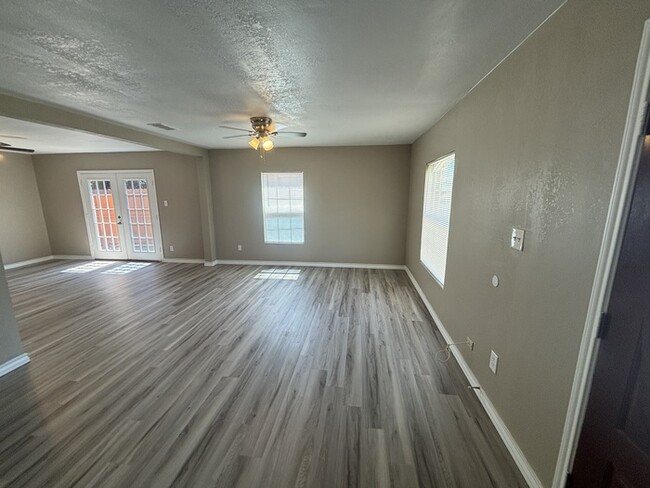Photo - Spacious 3 bed 2 bath home, move in ready