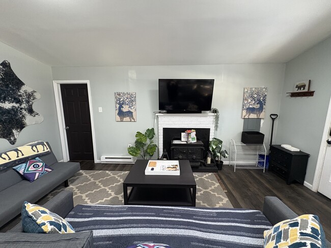 Living room - 3311 Woodland Dr