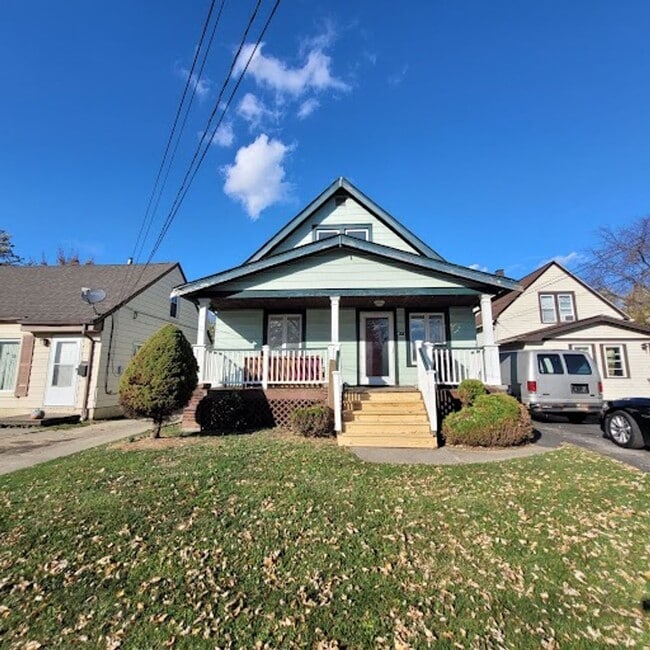 Building Photo - Single Family Home 4  beds 1 bath COMING S...