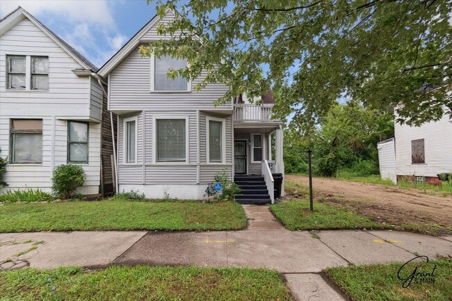 Building Photo - 6 bedroom 2 bath $2350 Rental