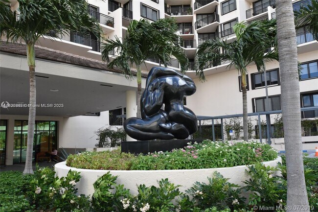 Photo - 540 Brickell Key Dr Unit 818