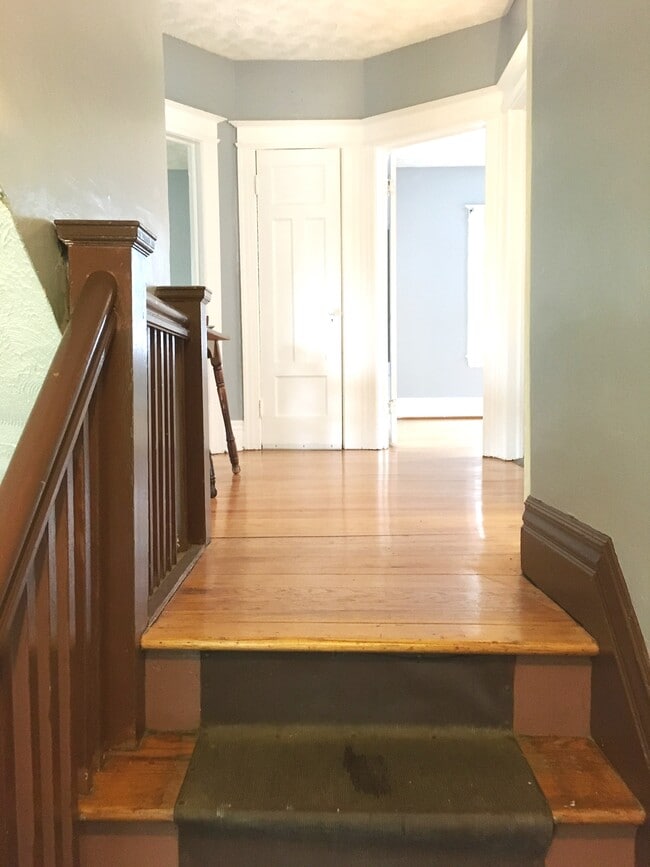 Building Photo - 1115 Monroe Ave Unit 2