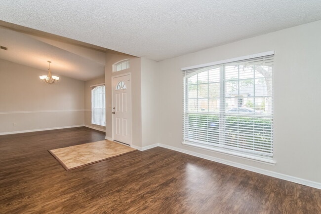 Photo - 975 Deer Spring Dr