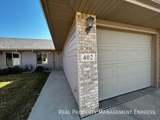 Building Photo - Cozy 1 Bedroom 1 Bathroom Townhome in Bran...