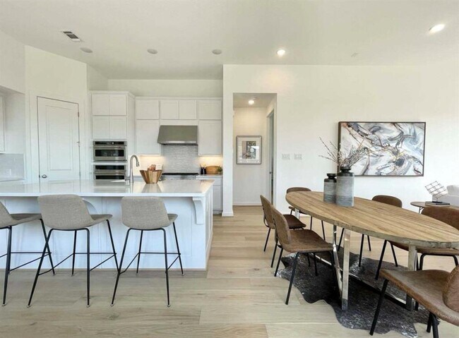 Photo - 1116 Addison Ln