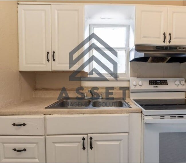 Photo - 4 Bedroom House Available now in OKC