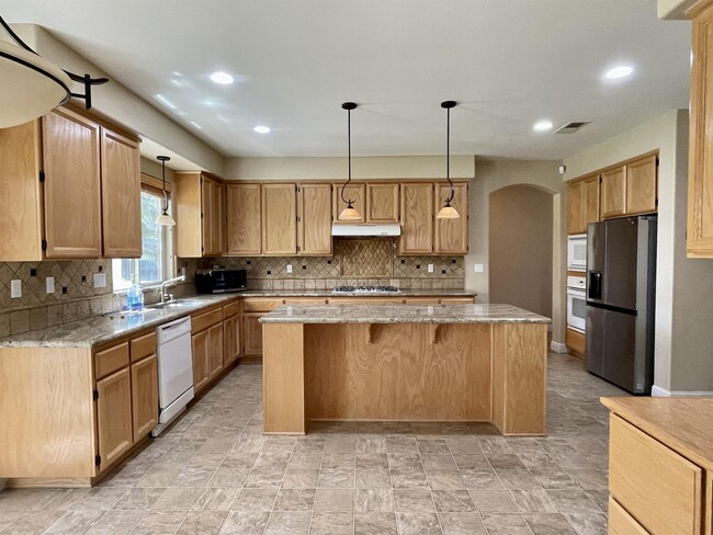 Photo - 9772 Ellsmere Way