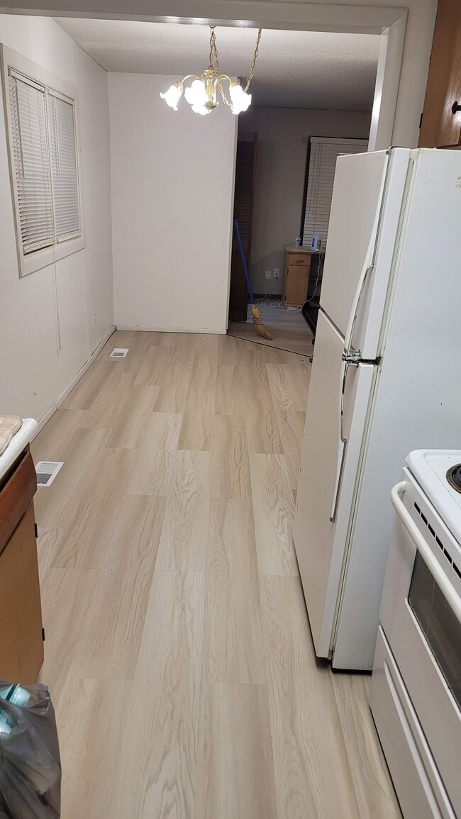 Photo - 406 Warner St NW