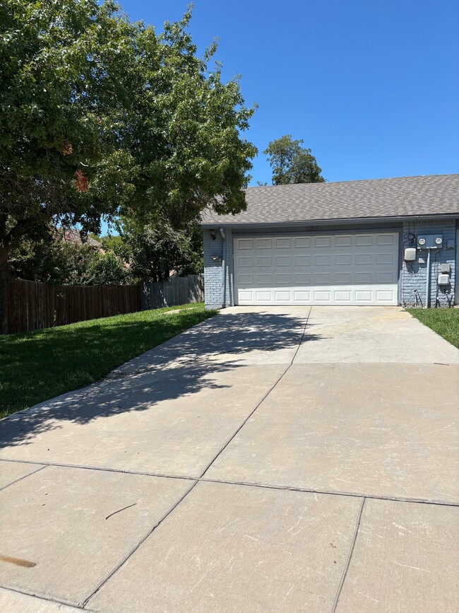 Building Photo - 2207 Heritage Cir