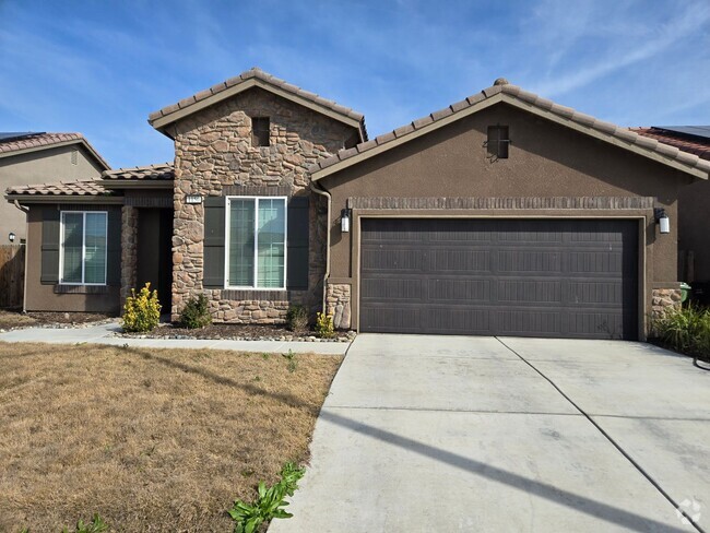 Building Photo - Four Bedroom Solar Rental