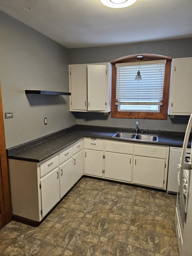 Building Photo - 5638 N Parkside Ave Unit 1 Rental