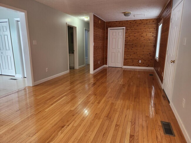 Photo - 121 Franklin Dr