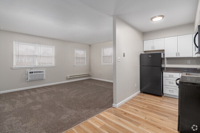 2BR, 1BA - 775SF - Entrance