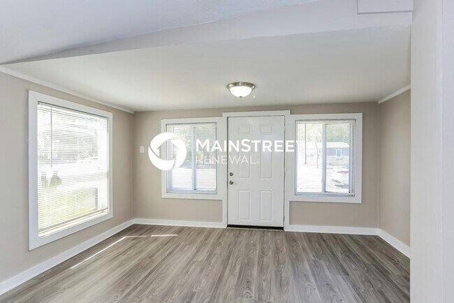 Photo - 3 Bedroom Pet-Friendly Home in St Petersburg, FL with Main Street Renewal