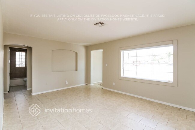 Photo - 525 W 6th Dr