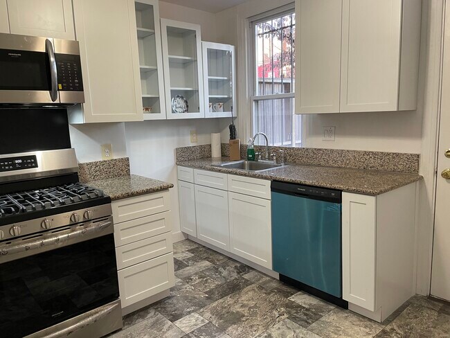 Kitchen - 936 French St NW