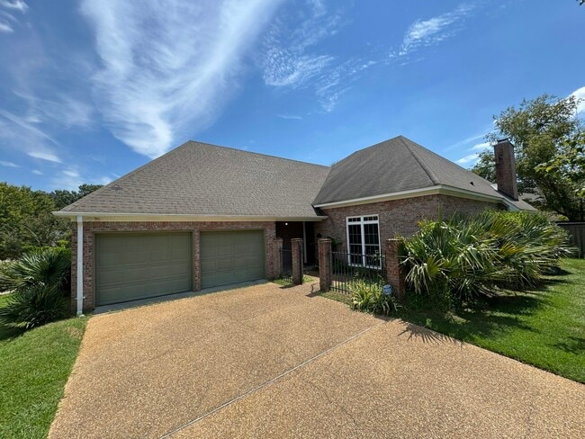Building Photo - 301 Golden Pond Dr Rental