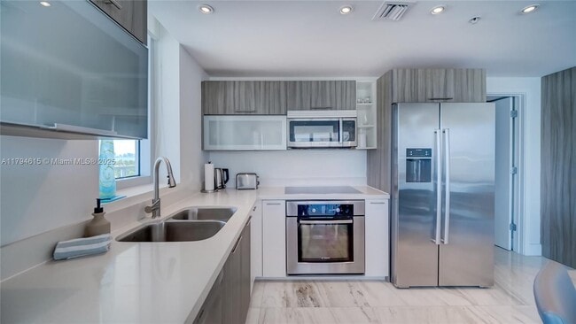 Building Photo - 6700 Indian Creek Dr Unit 1102 Rental