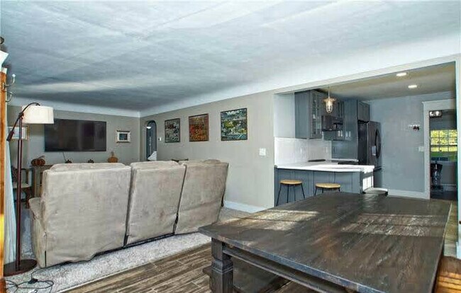 Photo - 8376 Eagle Rd