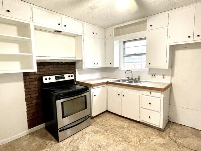 Photo - 1527 1st Ave SW