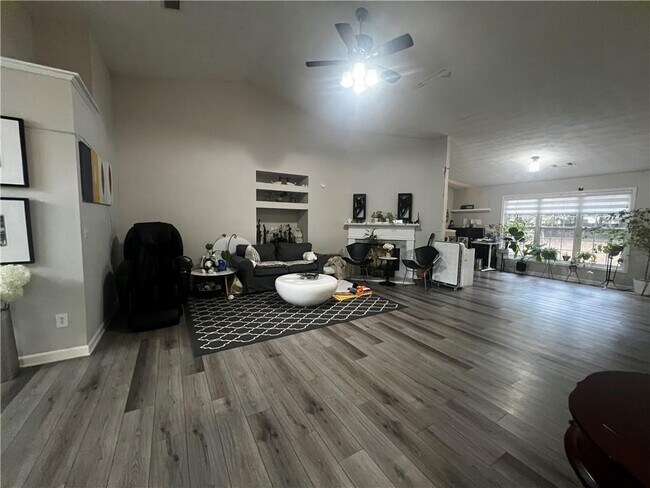 Photo - 130 Morning Glen Dr